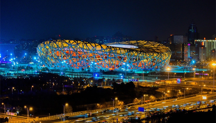 鋼結(jié)構(gòu)建筑的優(yōu)勢與挑戰(zhàn)，鋼結(jié)構(gòu)建筑，優(yōu)勢顯著，挑戰(zhàn)并存 行業(yè)新聞 第4張