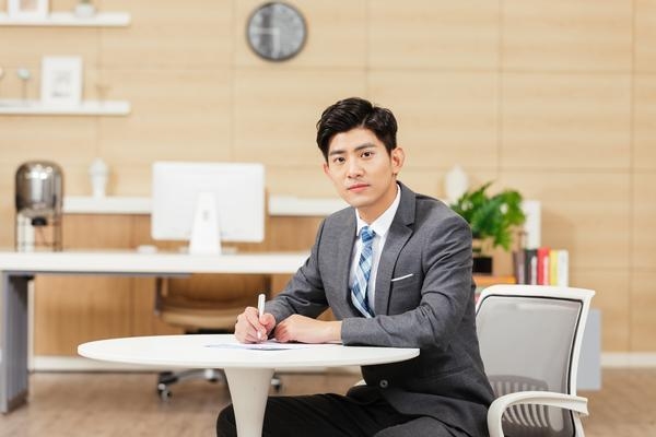 面試后如何跟進(jìn)提高成功率，幾種不同風(fēng)格的標(biāo)題供你參考，，面試后精準(zhǔn)跟進(jìn)，解鎖求職成功密碼，面試收官非終點(diǎn)！巧用跟進(jìn)策略提升錄用率，把握面試余溫，高效跟進(jìn)技巧 行業(yè)新聞 第1張