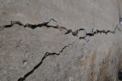 裂縫發(fā)展對(duì)結(jié)構(gòu)安全影響，幾種不同風(fēng)格的標(biāo)題供你參考，你可以根據(jù)具體使用場(chǎng)景進(jìn)行選擇，，學(xué)術(shù)嚴(yán)謹(jǐn)風(fēng)，裂縫發(fā)展態(tài)勢(shì)及其對(duì)結(jié)構(gòu)安全的影響探究，突出警示風(fēng)，警惕！裂縫發(fā)展正悄然威脅結(jié)構(gòu)安全，簡(jiǎn)潔直白風(fēng)，裂縫發(fā)展與 行業(yè)新聞 第4張