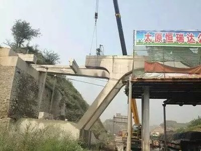 橋梁加固施工中如何減少對(duì)鄰近結(jié)構(gòu)影響？橋梁加固施工，有效降低對(duì)鄰近結(jié)構(gòu)影響的關(guān)鍵技術(shù)與策略 行業(yè)新聞 第1張