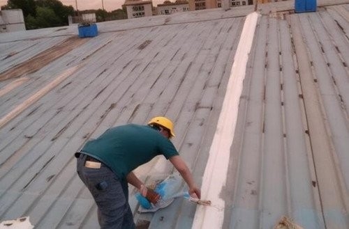 彩鋼屋頂漏水怎么處理（彩鋼屋頂漏水怎么辦齊家彩鋼瓦屋面漏水修復(fù)全攻略） 行業(yè)新聞 第4張