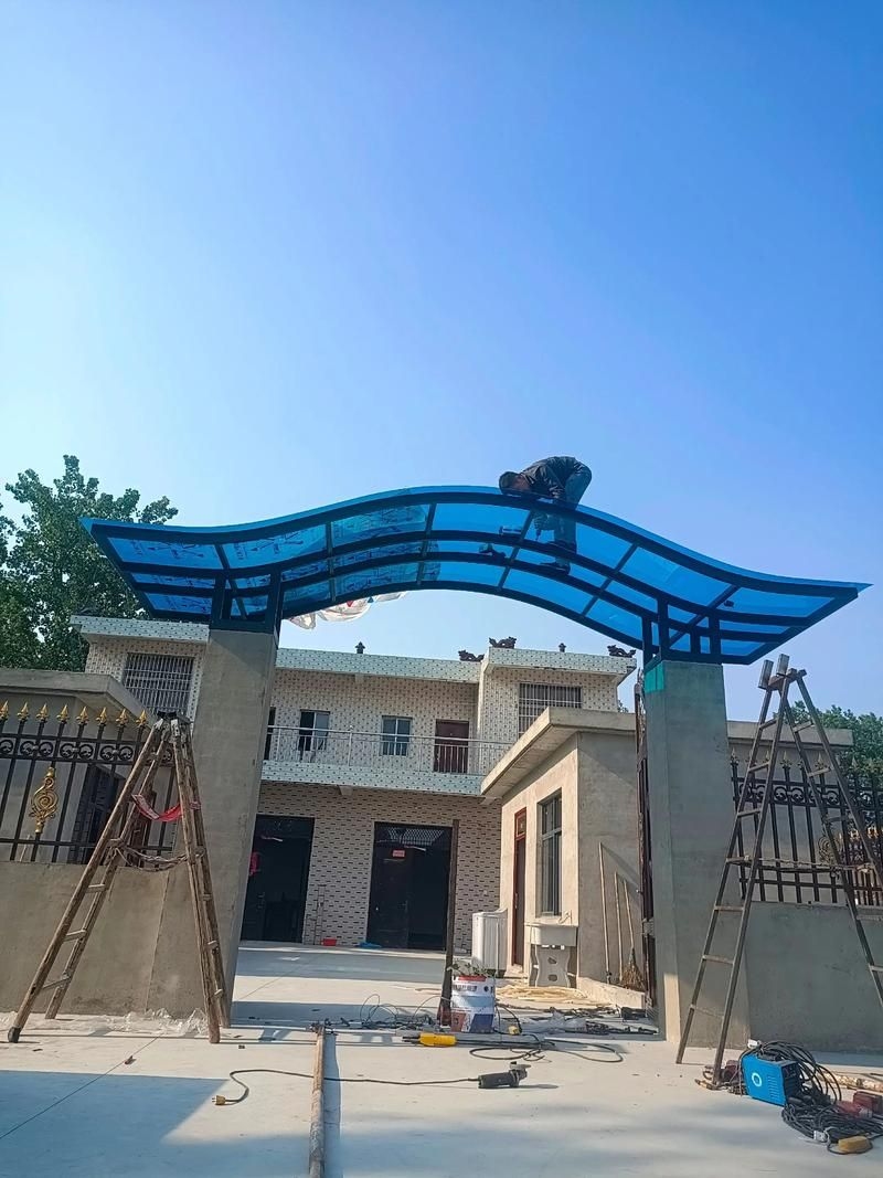 給我一些鋼結構門頭雨棚的安裝圖片（給我一些鋼結構門頭雨棚的安裝圖片共參考3篇資料） 行業(yè)新聞 第1張