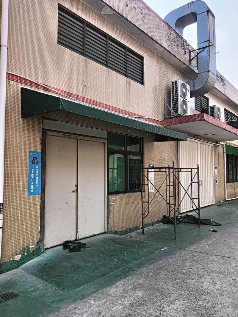 給我一些鋼結構門頭雨棚的安裝圖片（給我一些鋼結構門頭雨棚的安裝圖片共參考3篇資料） 行業(yè)新聞 第9張