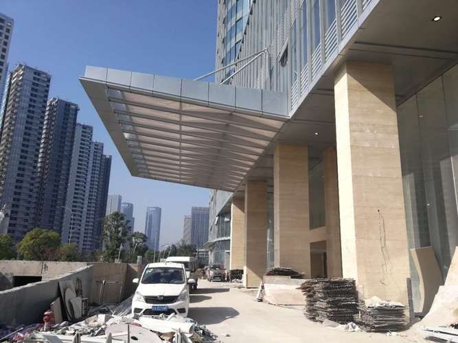 給我一些鋼結構門頭雨棚的安裝圖片（給我一些鋼結構門頭雨棚的安裝圖片共參考3篇資料） 行業(yè)新聞 第11張