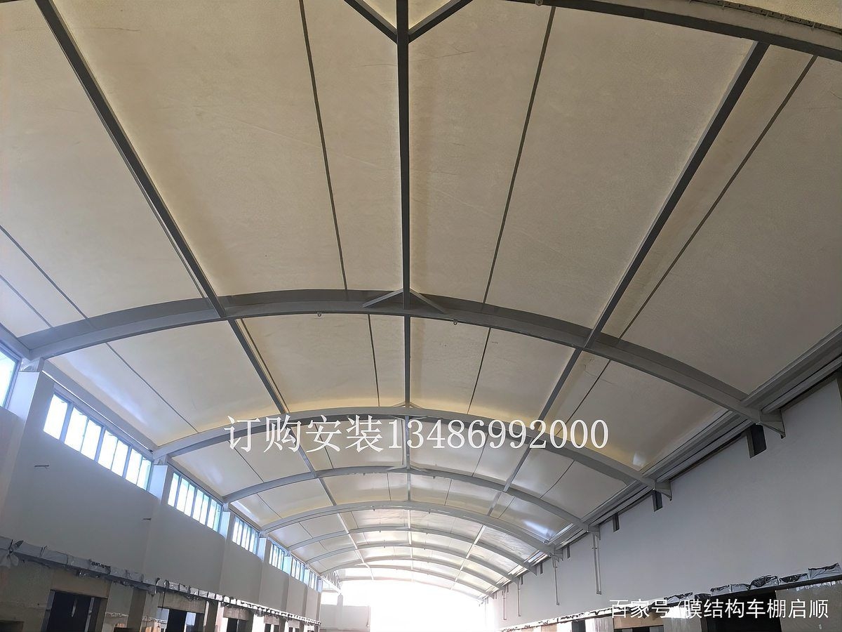 給我一些停車棚鋼結(jié)構(gòu)的設(shè)計圖片（不同風(fēng)格的鋼結(jié)構(gòu)停車棚設(shè)計） 行業(yè)新聞 第2張