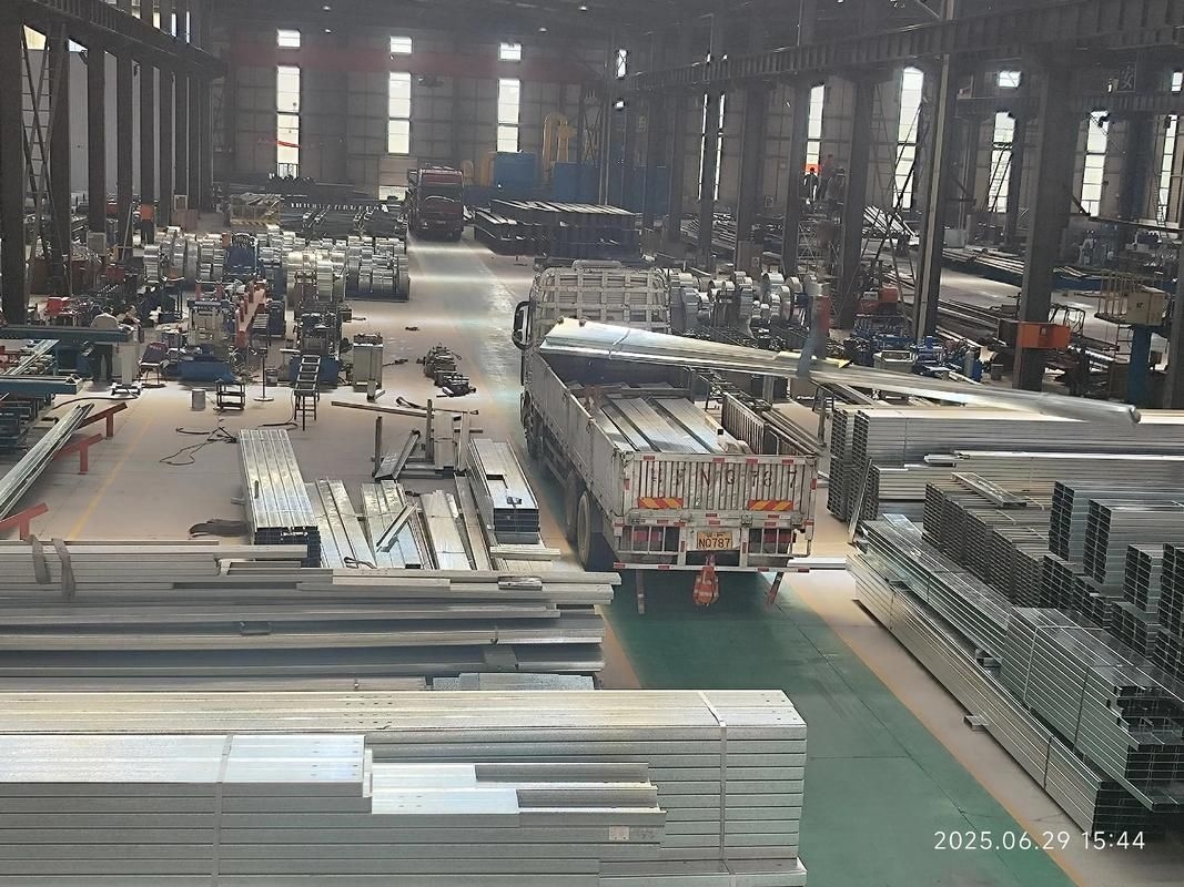 鋼結(jié)構(gòu)加工車(chē)間圖片（鋼結(jié)構(gòu)加工車(chē)間圖片共參考5篇,我?guī)湍阏伊艘恍╀摻Y(jié)構(gòu)加工車(chē)間的實(shí)景圖片） 行業(yè)新聞 第6張