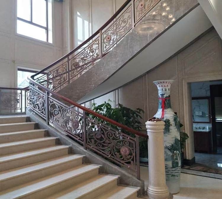 螺旋式樓梯的材質(zhì)有哪些選擇？（螺旋式樓梯材質(zhì)選擇挺多的，我來幫你梳理一下常見的幾種） 行業(yè)新聞 第3張