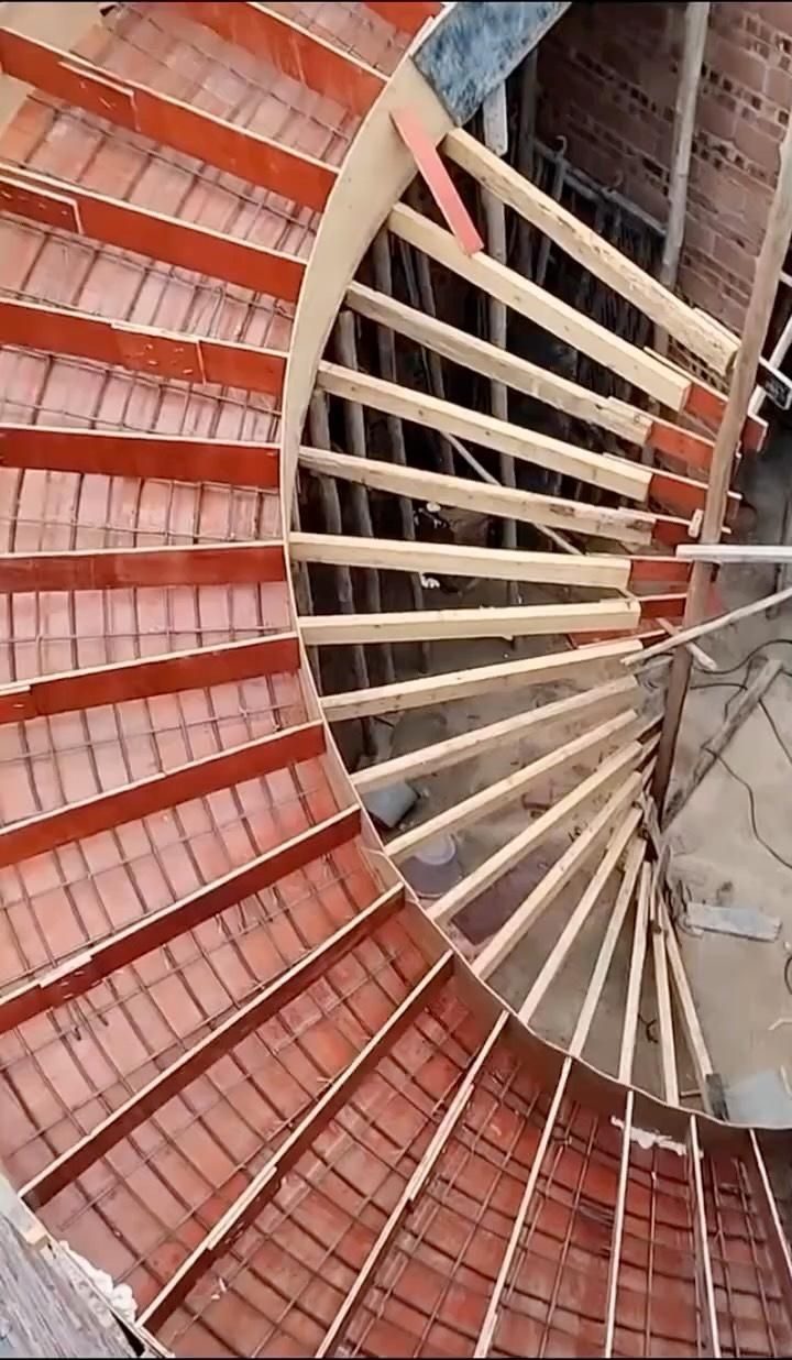 給我一份180度旋轉(zhuǎn)樓梯設(shè)計圖（180度旋轉(zhuǎn)樓梯怎樣做全民小視頻）