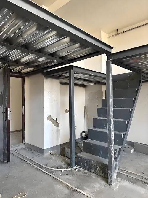 閣樓搭建中哪種材料更常見？（閣樓搭建中哪種材料更常見鋼木結(jié)構(gòu)和鋼混結(jié)構(gòu)哪個更耐用） 行業(yè)新聞 第1張