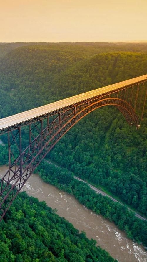 給我推薦一些經(jīng)典的鋼結(jié)構(gòu)景觀橋案例（給我推薦一些經(jīng)典的鋼結(jié)構(gòu)景觀橋案例,嘿，看來你對景觀橋很感興趣） 行業(yè)新聞 第13張