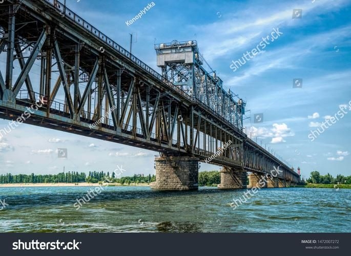 給我推薦一些經(jīng)典的鋼結(jié)構(gòu)景觀橋案例（給我推薦一些經(jīng)典的鋼結(jié)構(gòu)景觀橋案例,嘿，看來你對景觀橋很感興趣） 行業(yè)新聞 第18張