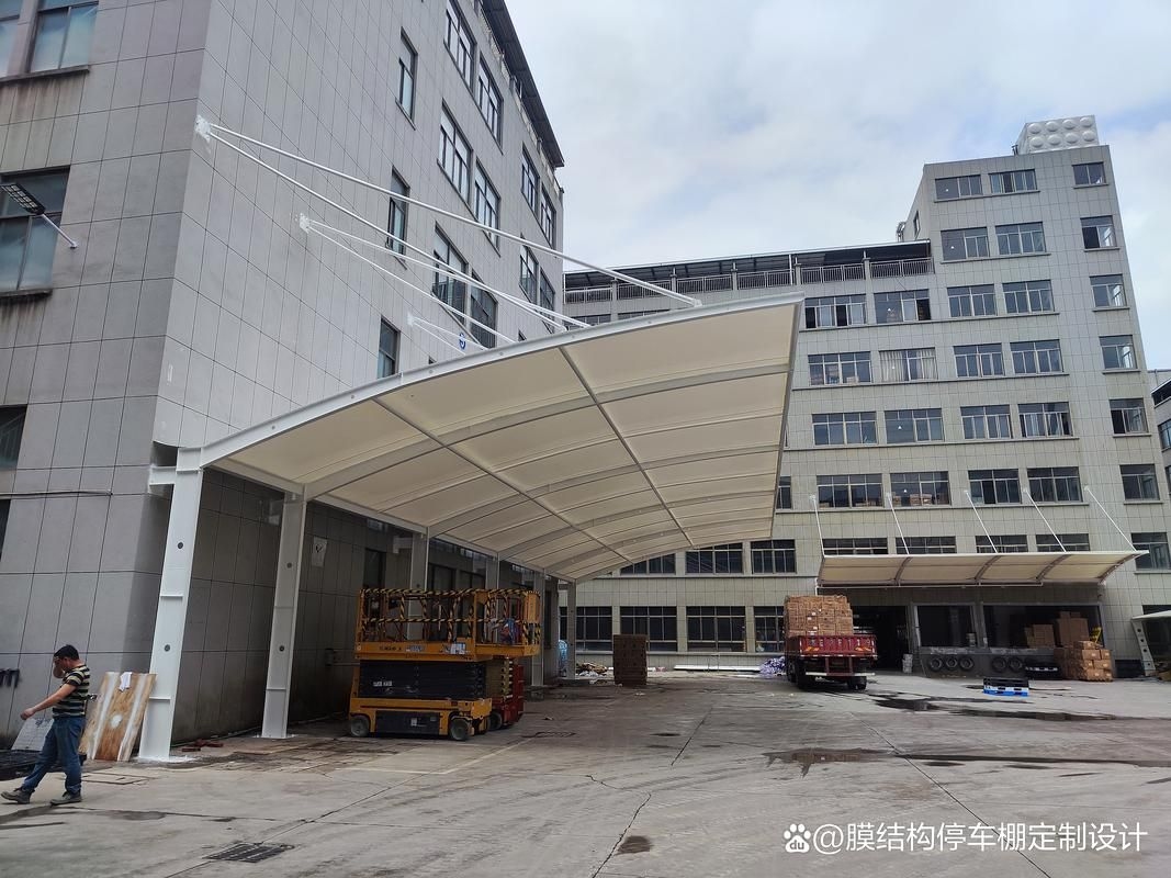 有沒有鋼結(jié)構(gòu)車棚的圖片示例？（有沒有鋼結(jié)構(gòu)車棚的圖片示例,當(dāng)然有,） 行業(yè)新聞 第10張