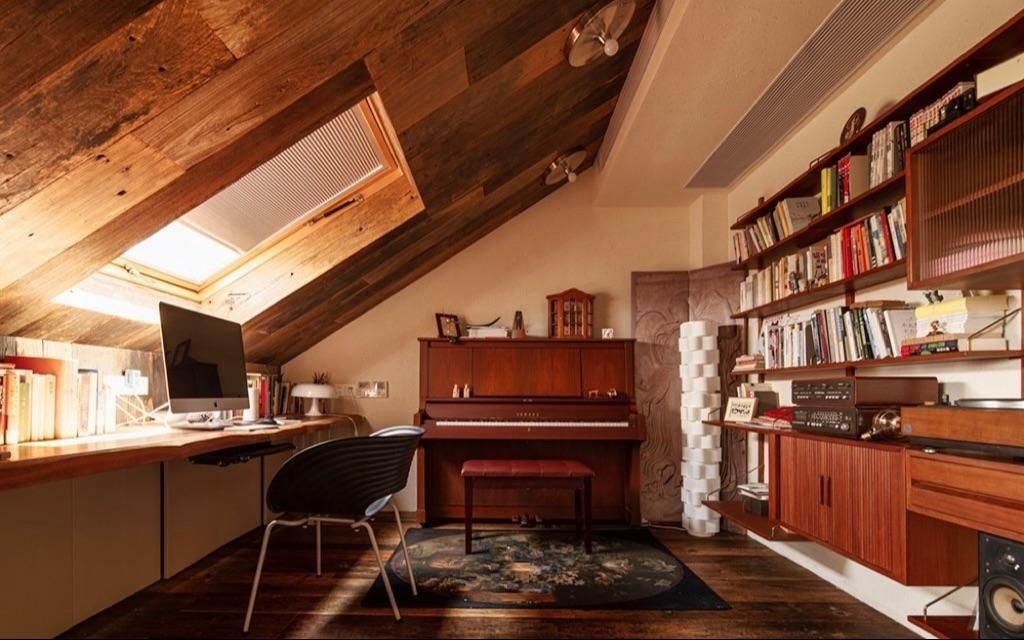 給我一些閣樓裝修的靈感（100款斜頂閣樓改造靈感|用進口海洋板打造“空中儲物間”） 行業(yè)新聞 第11張