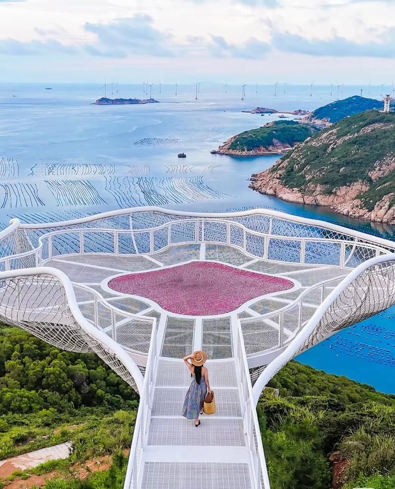 給我一些鋼結(jié)構(gòu)景觀平臺(tái)的設(shè)計(jì)案例