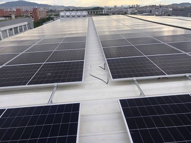 給我一些彩鋼屋頂光伏安裝的實景圖（彩鋼屋頂光伏安裝避坑指南）