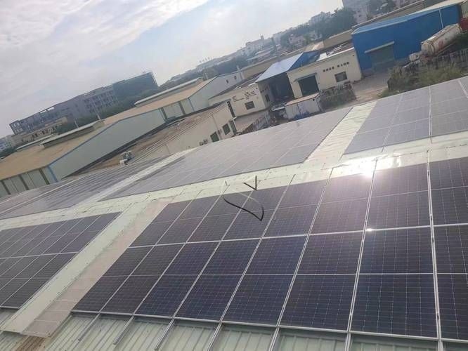 給我一些彩鋼屋頂光伏安裝的實景圖（彩鋼屋頂光伏安裝避坑指南） 行業(yè)新聞 第5張