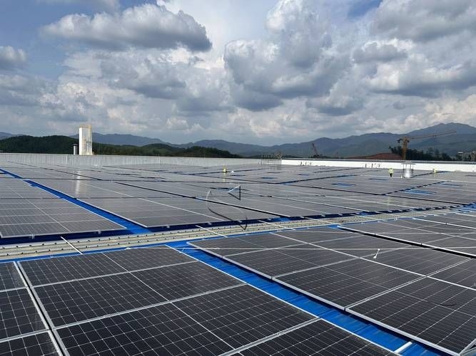 給我一些彩鋼屋頂光伏安裝的實景圖（彩鋼屋頂光伏安裝避坑指南） 行業(yè)新聞 第9張