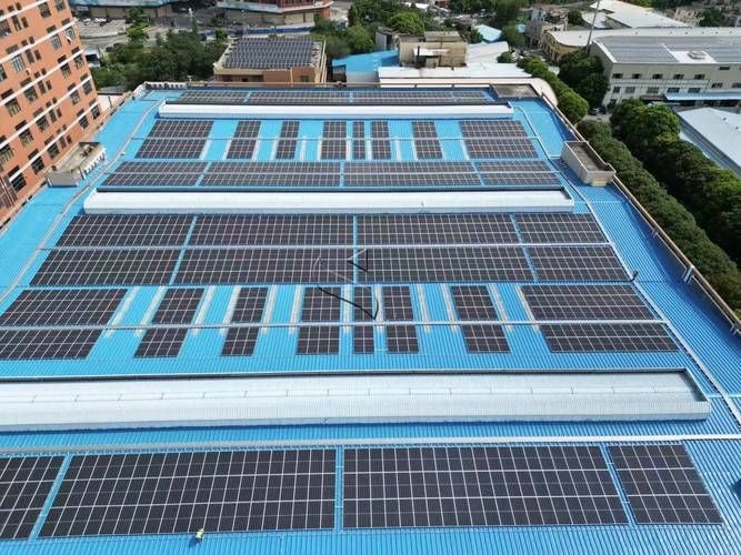 給我一些彩鋼屋頂光伏安裝的實景圖（彩鋼屋頂光伏安裝避坑指南） 行業(yè)新聞 第11張