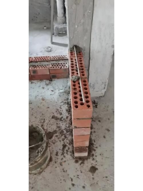 能否提供砌體加固筋的圖片示例？（植筋/預埋的關鍵步驟和規(guī)范要求） 行業(yè)新聞 第3張