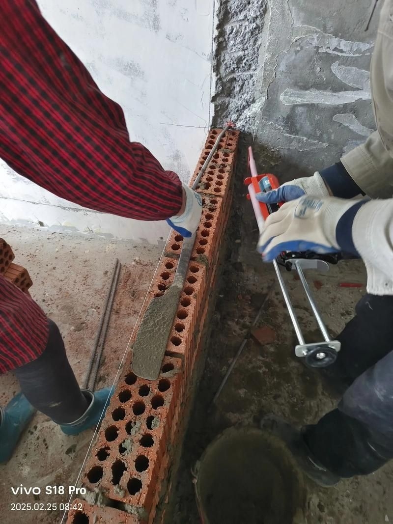 能否提供砌體加固筋的圖片示例？（植筋/預埋的關鍵步驟和規(guī)范要求） 行業(yè)新聞 第4張