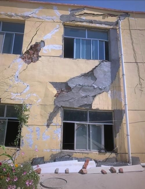 磚混結(jié)構(gòu)房屋有哪些常見病害（磚混結(jié)構(gòu)房屋有哪些常見、note、video組件要求） 行業(yè)新聞 第3張