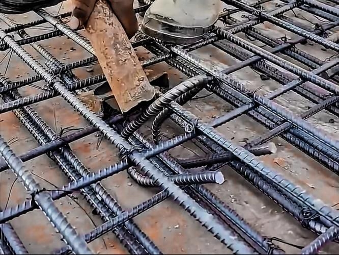 有哪些常見的鋼筋綁扎錯誤？（混凝土結構施工中常見的鋼筋綁扎錯誤詳解（1000字和配圖）） 行業(yè)新聞 第4張