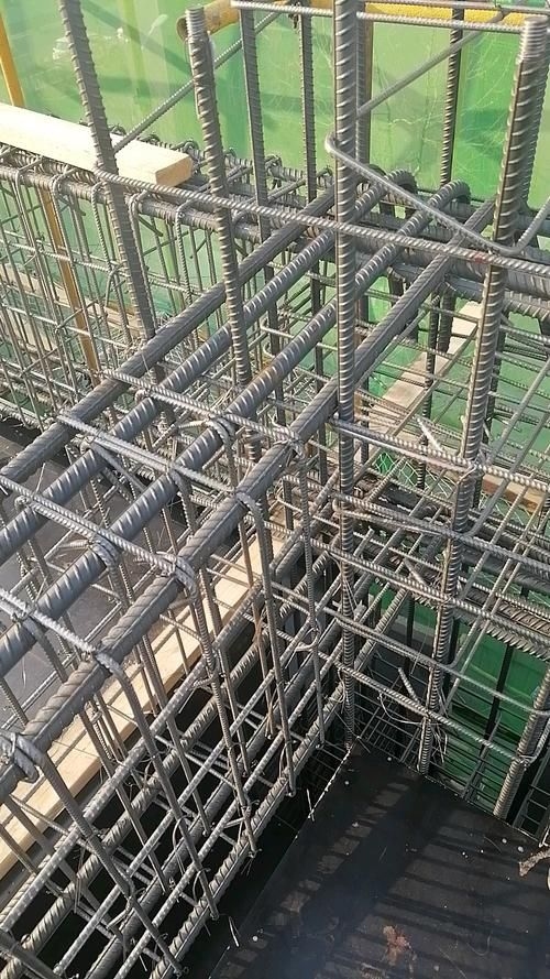 有哪些常見的鋼筋綁扎錯誤？（混凝土結構施工中常見的鋼筋綁扎錯誤詳解（1000字和配圖）） 行業(yè)新聞 第5張