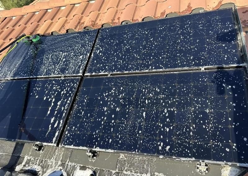 如何清潔太陽(yáng)能屋頂？（如何發(fā)電效率下降6%–15%,用戶要求詳解） 行業(yè)新聞 第3張