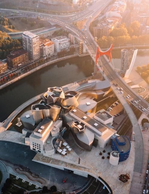 有哪些著名的異形鋼結(jié)構(gòu)案例？（全球范圍內(nèi)最具代表性的異形鋼結(jié)構(gòu)建筑案例詳解） 行業(yè)新聞 第8張